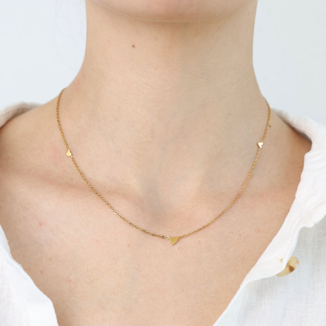 Sarah - Colar com 3 Pequenos Corações em Aço Inoxidável