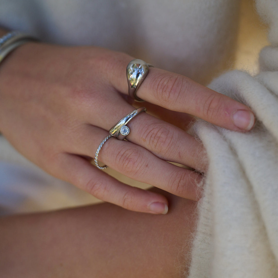 Tomine - Crystal Hug Ring Stainless Steel