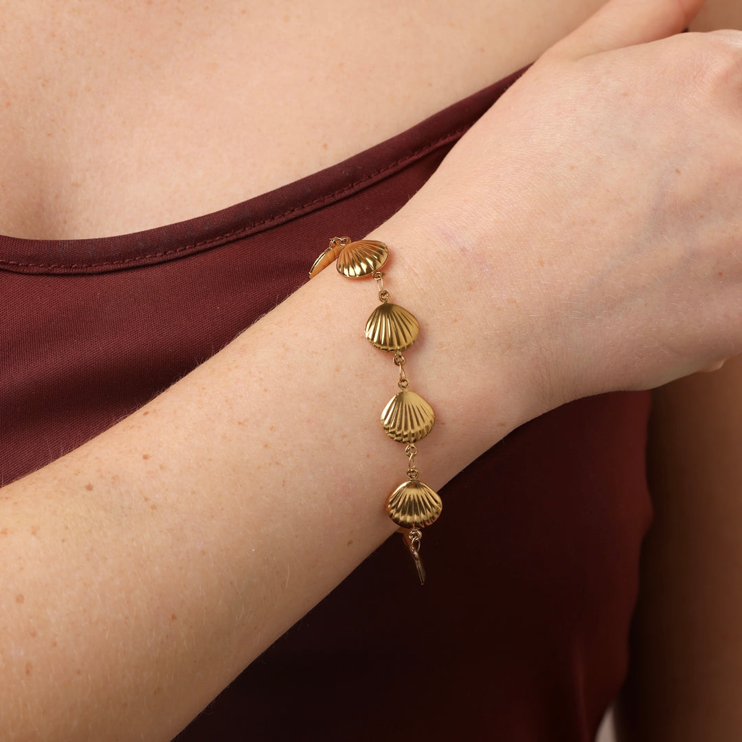 Estrid - Shell-armbånd i rustfrit stål | Timi of Sweden