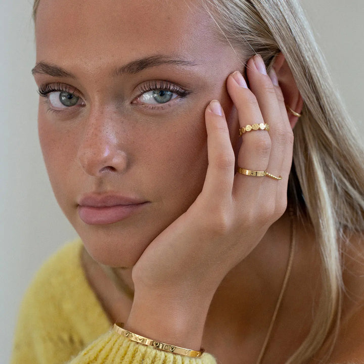 Engraved Hearts Gold Ring | Elegant